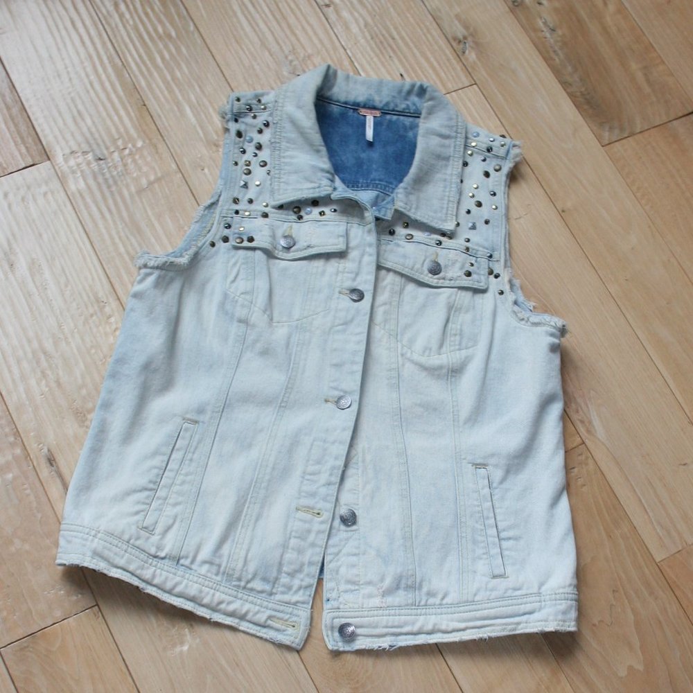 Free People Size LG Sleevless Studded Jean Jacket - Picture 1 of 11